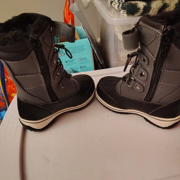 Totes Black Faux Fur Snow Boots - Picture 4 of 7